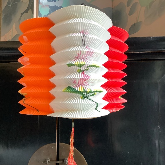 Vintage Asian Paper Lanterns Four Colors Hand Painted - Picture 5 of 7